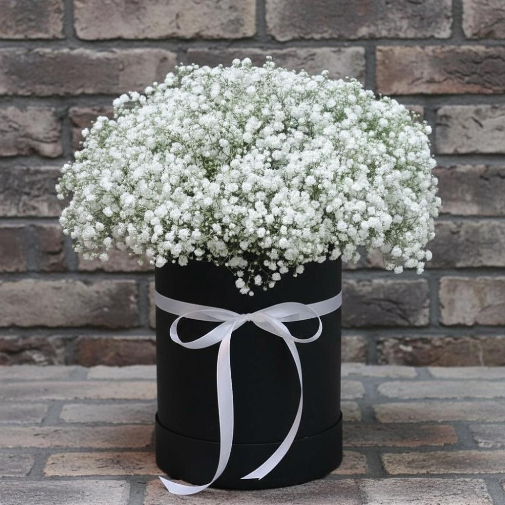 Цветочная композиция из Гипсофила в шляпной коробке в Золотухино