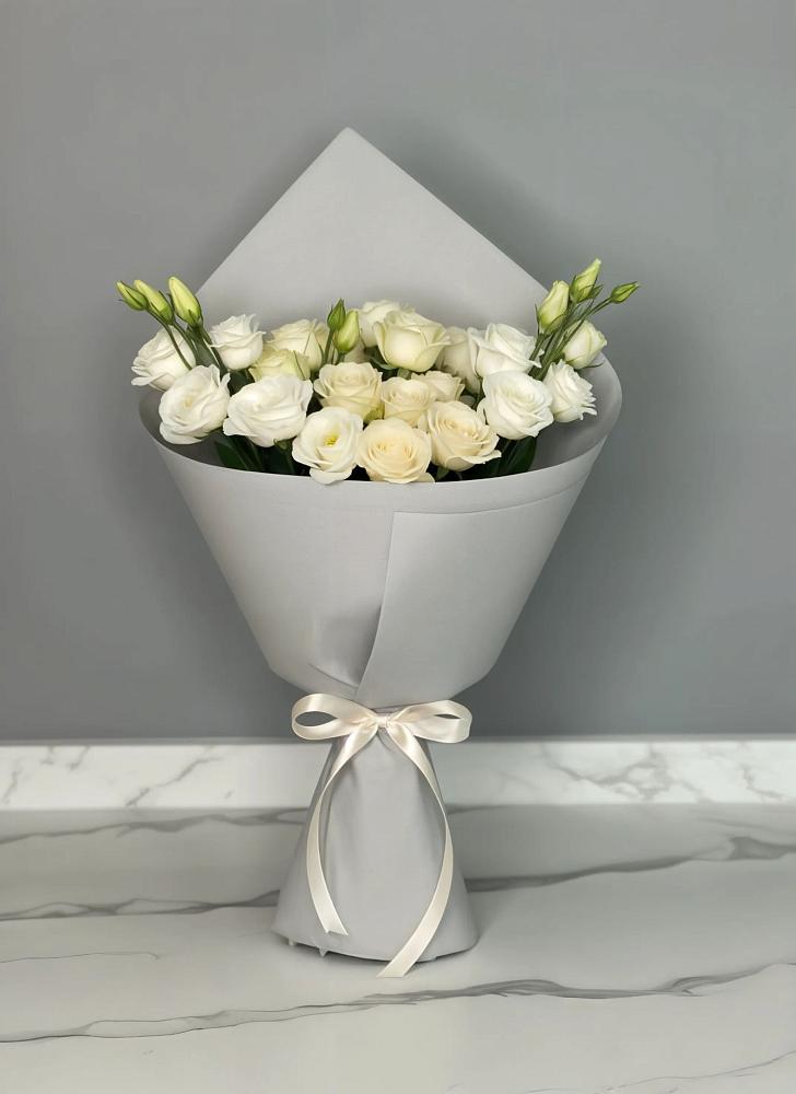 Букет цветов из: Розы и Лизиантусы в Золотухино