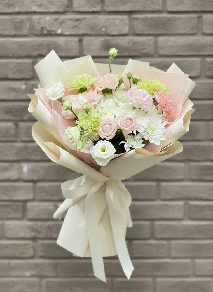 Букет цветов из: Гвоздики, Розы, Лизиантусы и Хризантемы в Золотухино