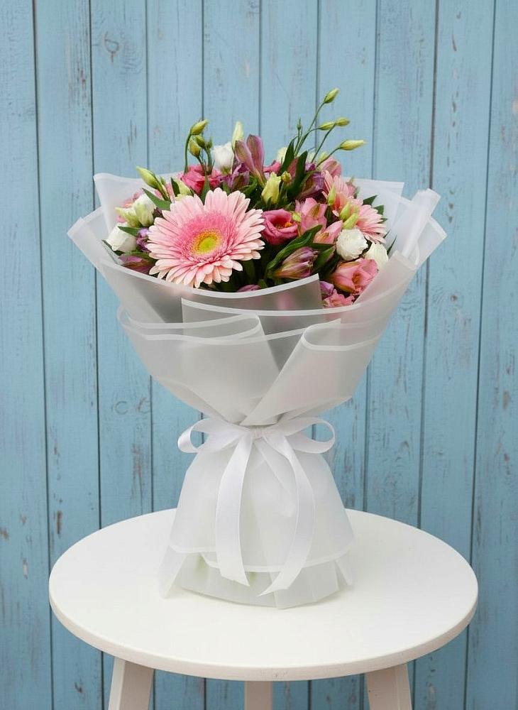 Букет цветов из: Герберы, Альстромерии и Лизиантусы в Золотухино