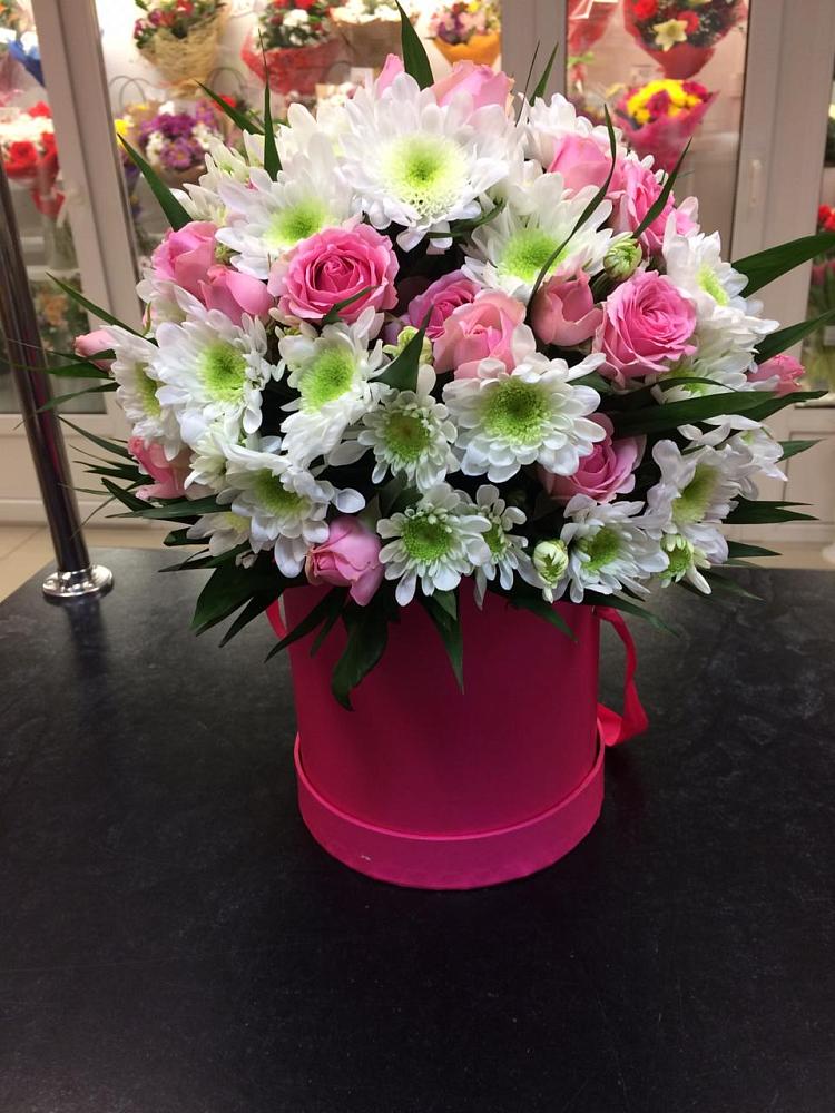 Цветочная композиция из Розы и Хризантемы в шляпной коробке в Золотухино