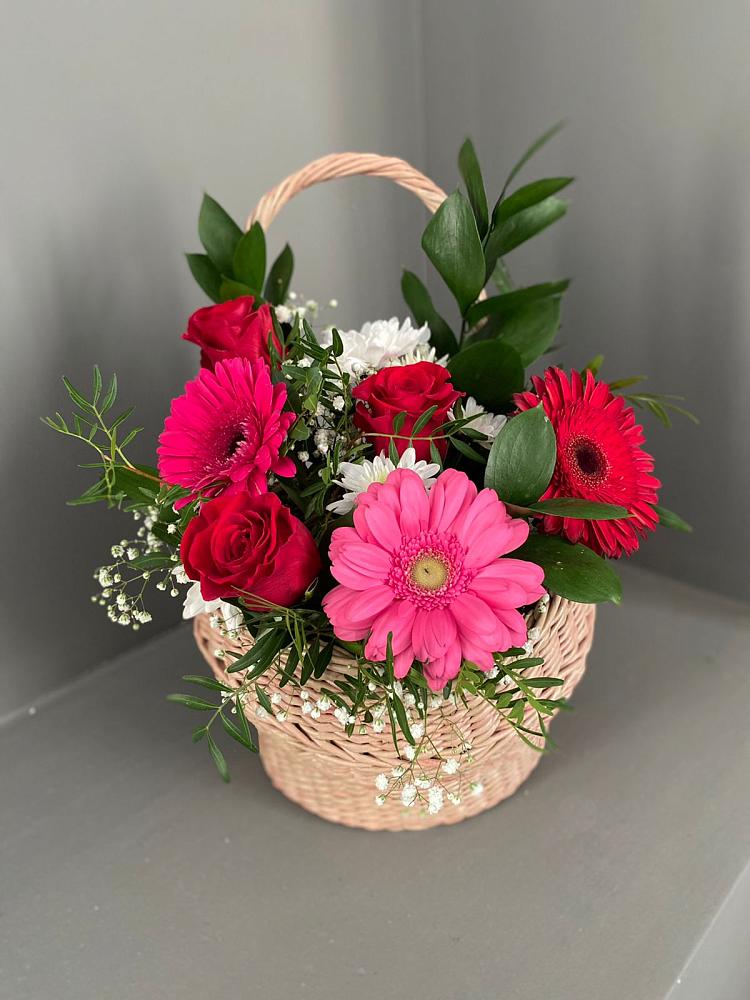 Цветочная композиция из Розы, Хризантемы и Герберы в корзине в Золотухино
