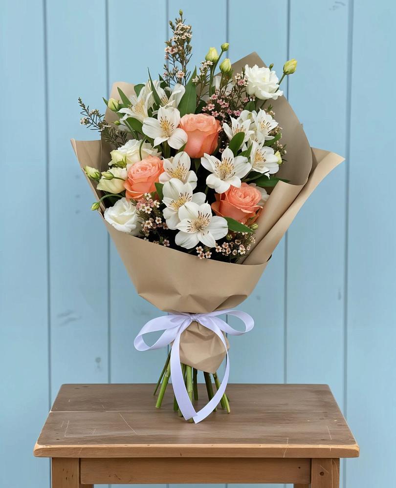 Букет цветов из: Альстромерии, Лизиантусы, Розы и Хризантемы в Золотухино