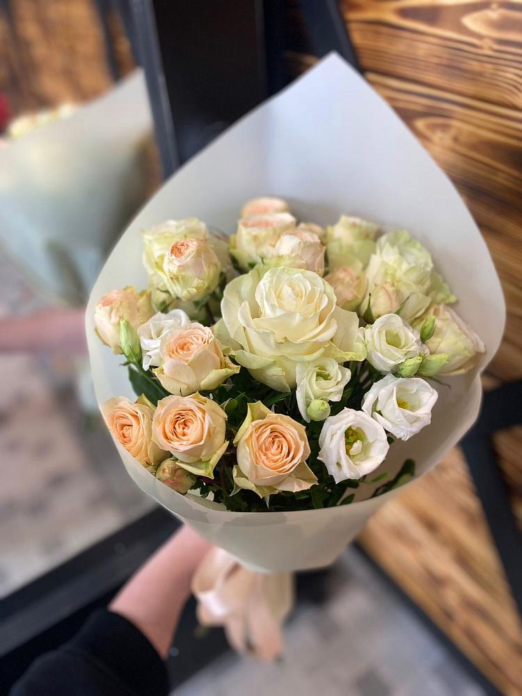 Букет цветов из: Розы и Лизиантусы в Золотухино